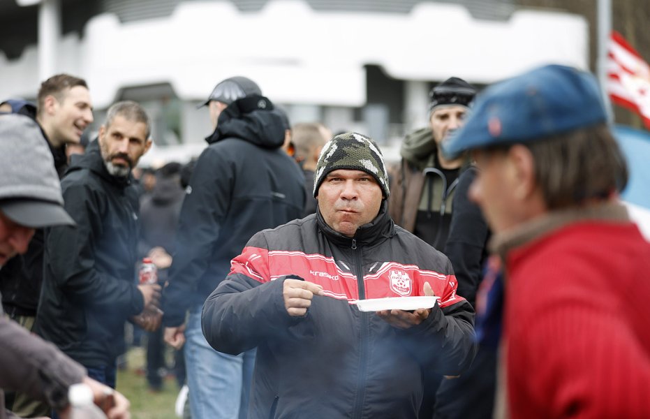 Протест пред сградата на БФС В Бояна1