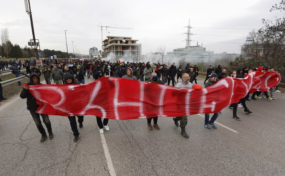 Протест пред сградата на БФС В Бояна1