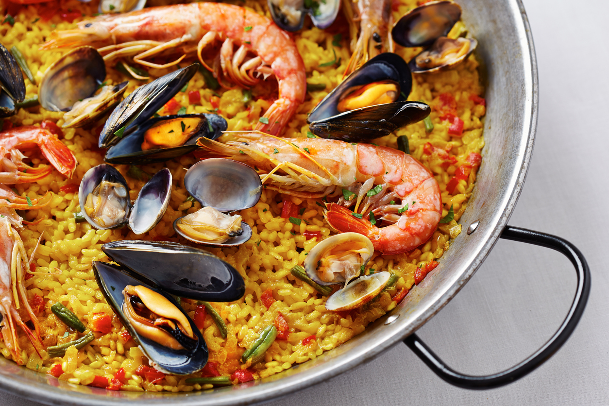 <p><strong>Испанска паеля -&nbsp;</strong>паелята е едно от най-традиционните и известни ястия с ориз в Испания. Вариациите за направата му са най-различни &ndash; с пиле, гъби, зеленчуци, морски дарове и т.н.</p>

<p>&nbsp;</p>