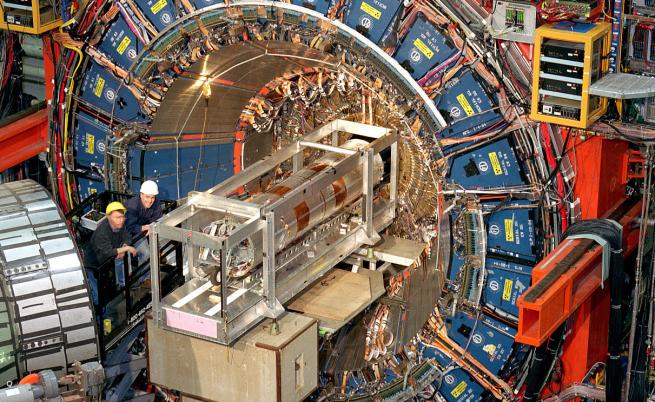 W бозонът разклаща Стандартния модел на физиката на елементарните частици