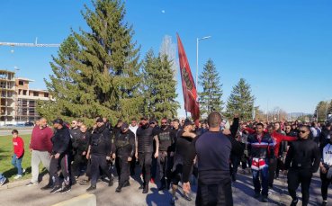 Феновете на ЦСКА се събират за шествие пред футболната база