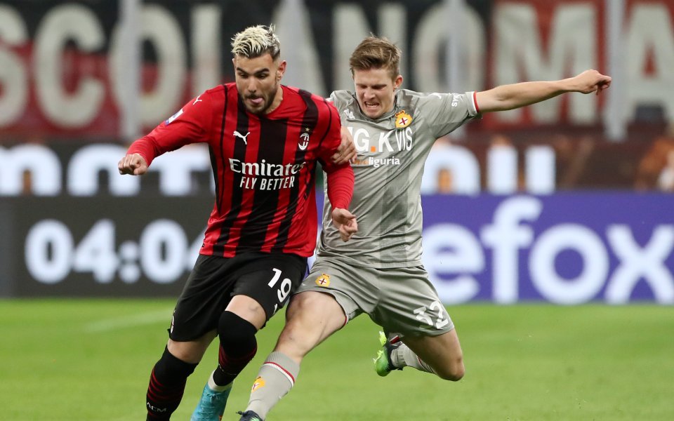 Лидерът в италианската Серия А Милан играе при срещу тима