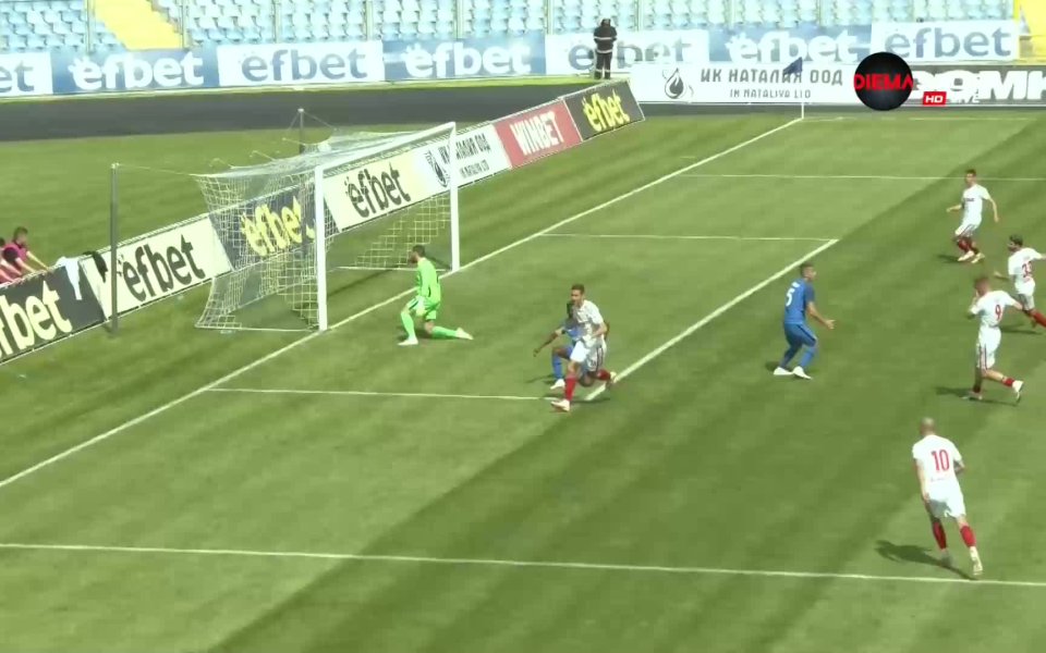 Галин Иванов се пребори със защитник на Арда в наказателното