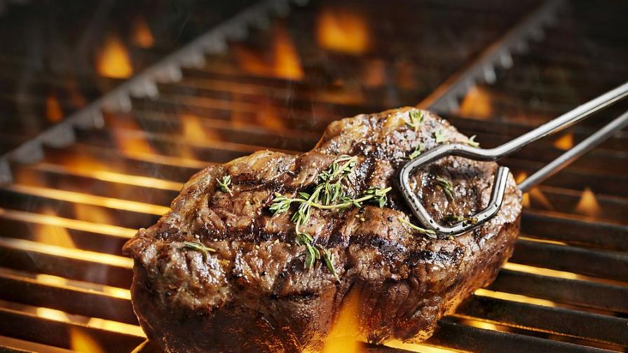 Вкусната коричка на месото – защо „златистият цвят“ крие риск от рак