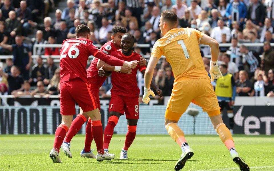 Нюкасъл и Ливърпул играят при резултат 0:1 в двубой от