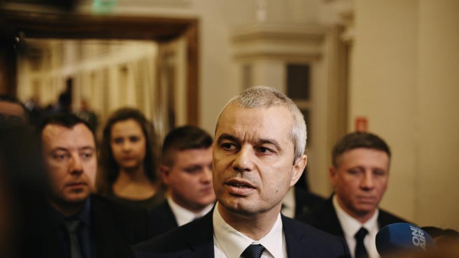 <p>Костадинов: Новите партии са като отровни гъби</p>