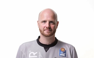 Германският баскетболен съдия Бенямин Барт се оплака че нарядите му