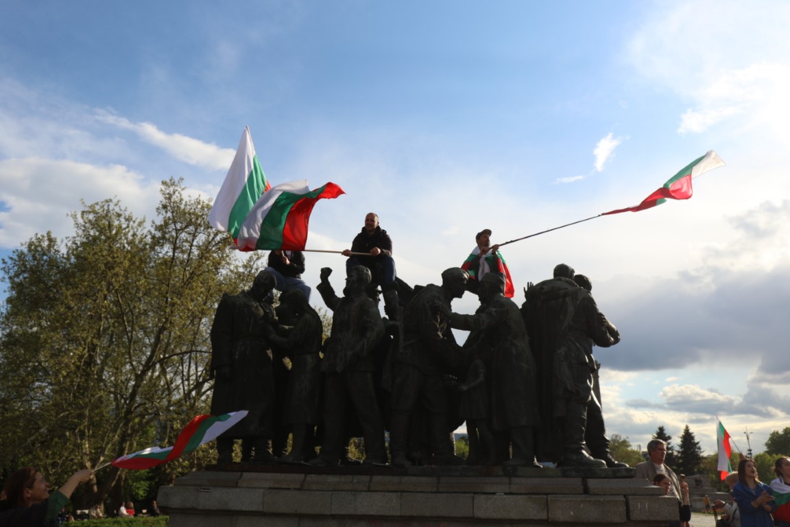 <p>Напрежение между протестите пред паметника на Съветската армия</p>