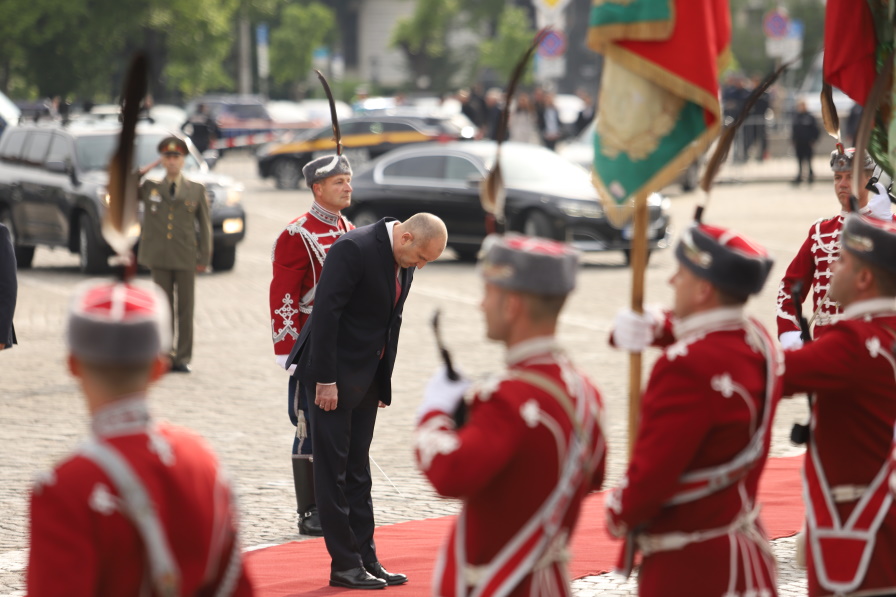 <p>Тържествен водосвет на бойните знамена</p>