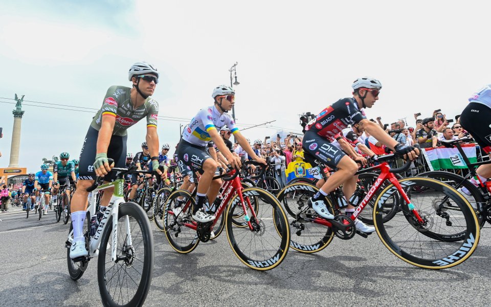 Тазгодишното издание на престижната колоездачна обиколка на Италия загуби още
