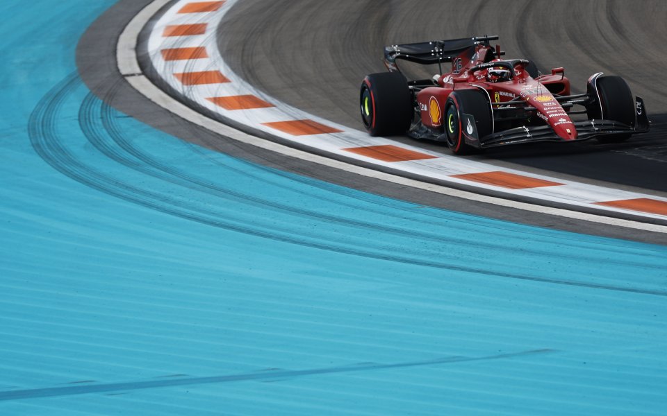 Пилотът на Ферари Шарл Льоклер даде най-добро време в първата