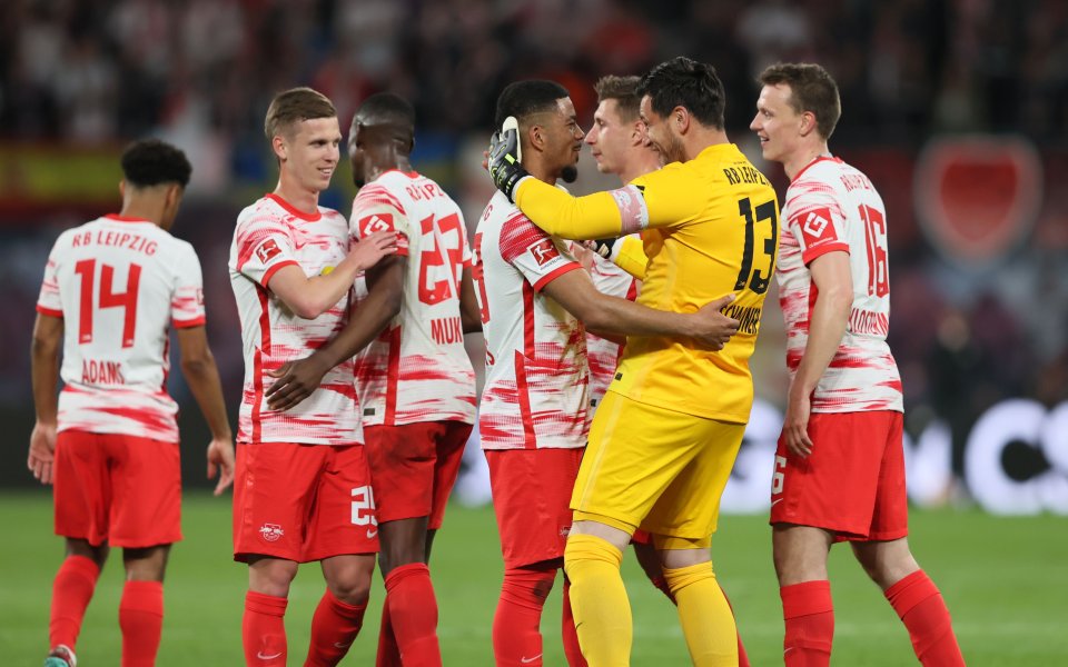 РБ Лайпциг разгроми с 4:0 Аугсбург и отново се настани