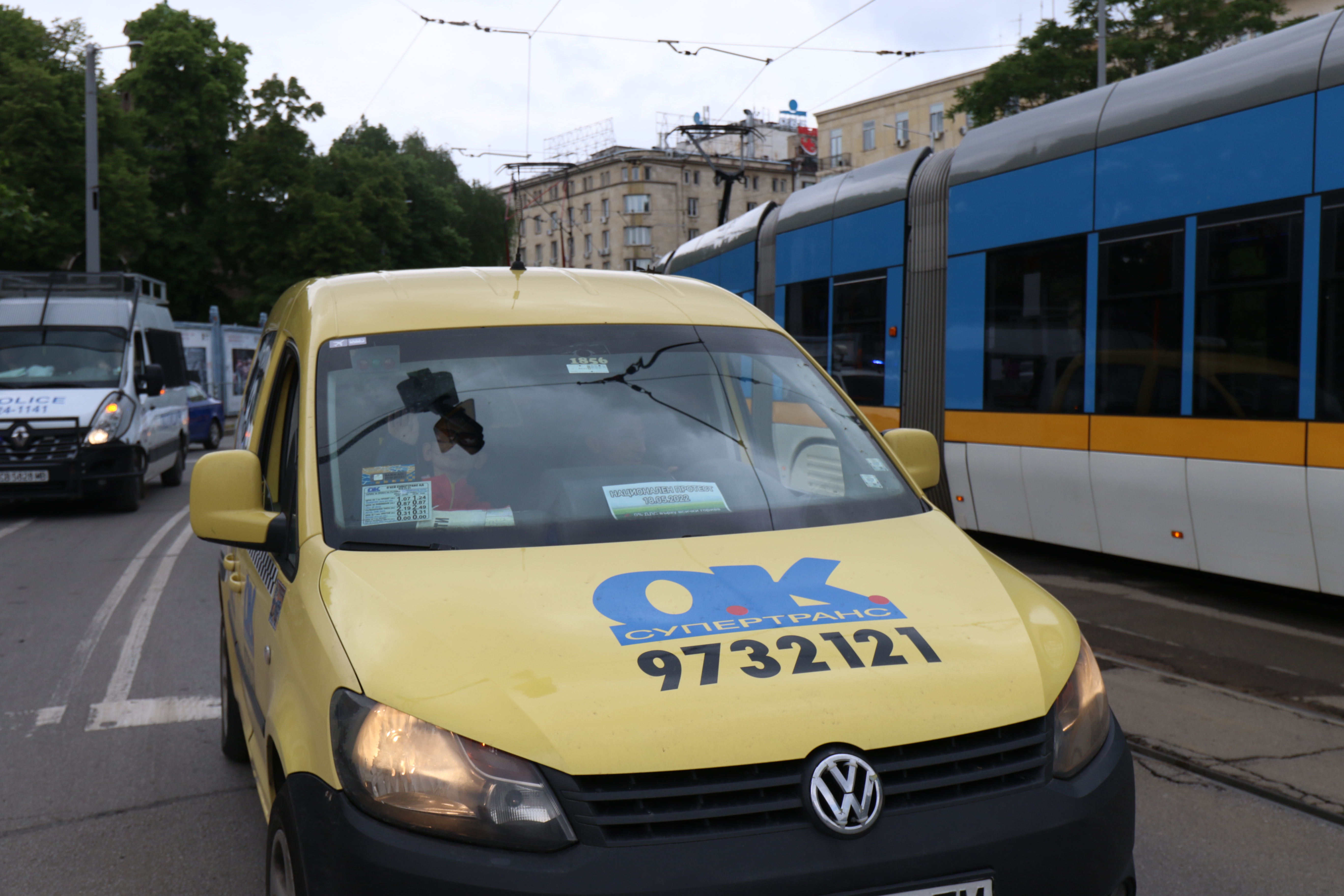 Представители на транспортния сектор протестират в София.