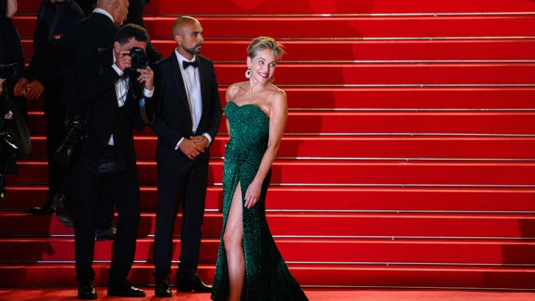 Шарън Стоун заслепи в зелена рокля на аления килим в Кан 