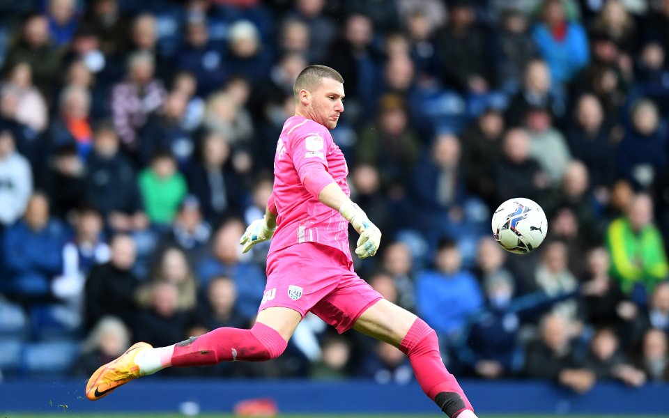 Отборът на Кристал Палас проявява сериозен интерес към вратаря на