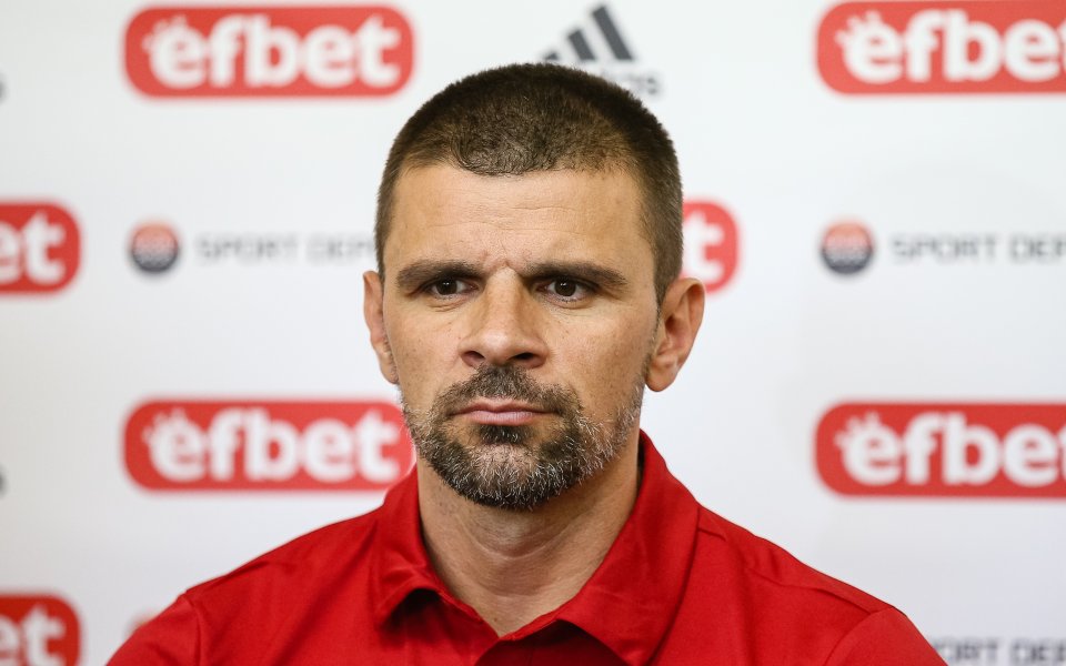 Старши треньорът на дубъла на ЦСКА 1948 – Валентин Илиев,