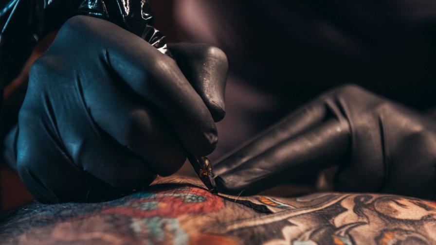 <p>От робски знак до изкуство: Историята на татуировките</p>