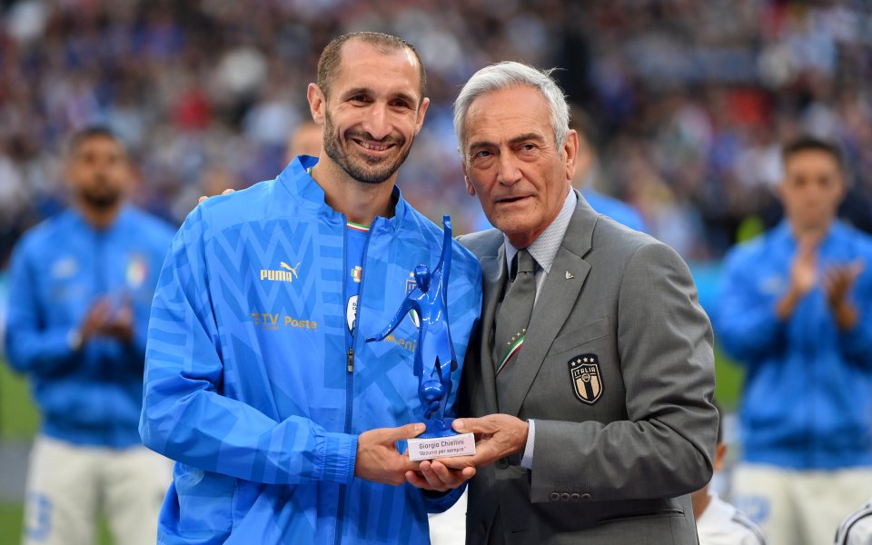 Италия рискува да се превърне във футболно посмешище, ако в