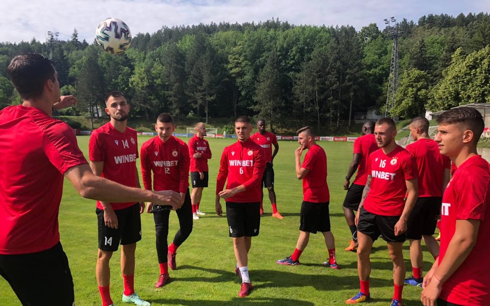 ЦСКА привлече халфа Лазар Туфегджич от Спартак Суботица. Ръководството на