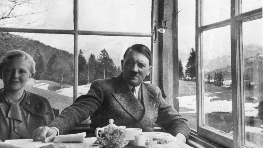 Продават на търг посребрен молив, с който е писал Хитлер