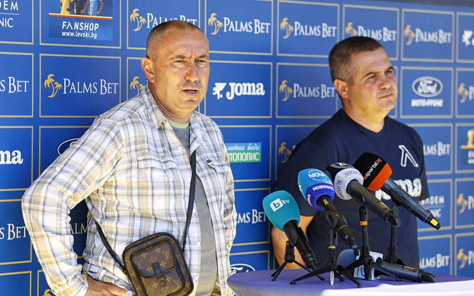 Треньорът на Левски - Станимир Стоилов, застана пред медиите преди