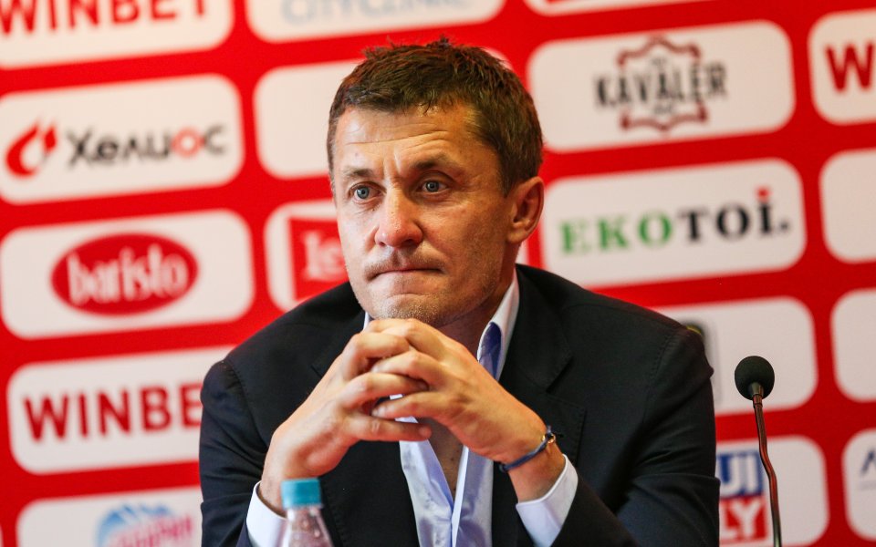 Нидерландецът Мено Кох е поредният играч на ЦСКА, който влезе