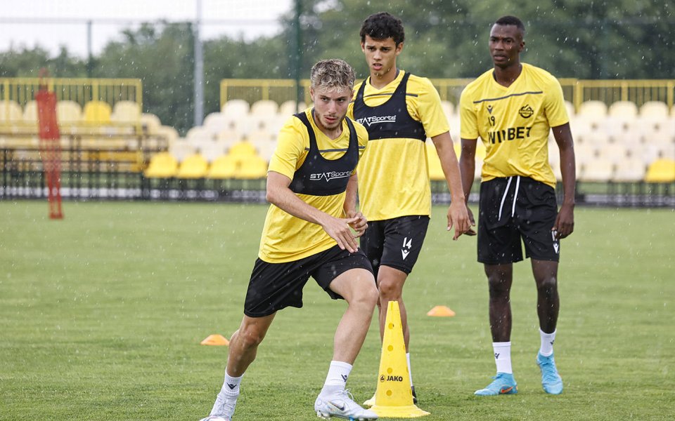 Отборът на Ботев (Пловдив) замина снощи по маршрута Пловдив -