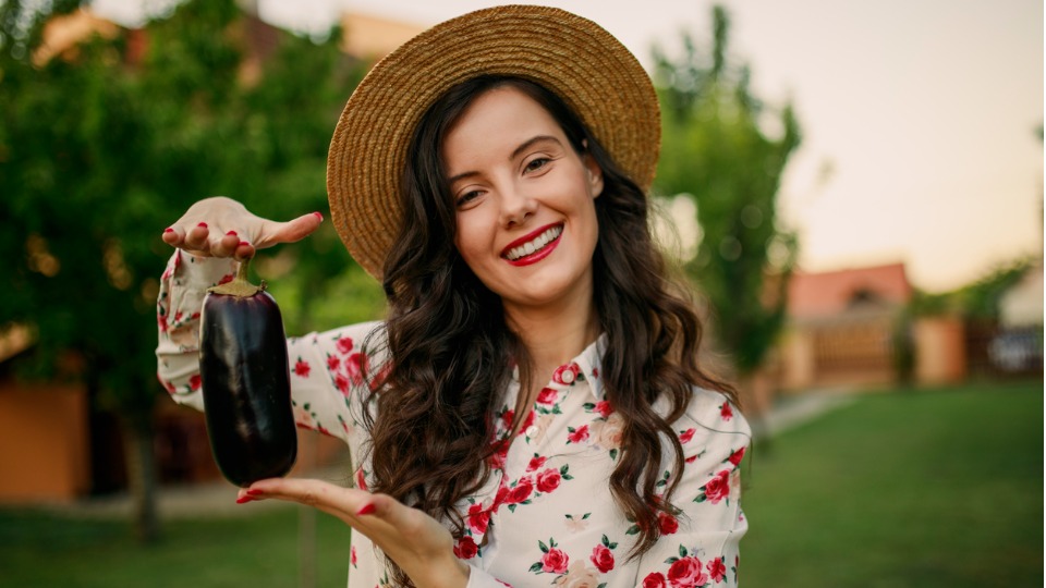 Патладжанът е един от типичните за лятото зеленчуци. Той съдържа огромно