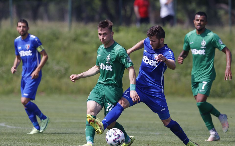 Лудогорец и Струмска слава играят при 4:0 в контролна среща.