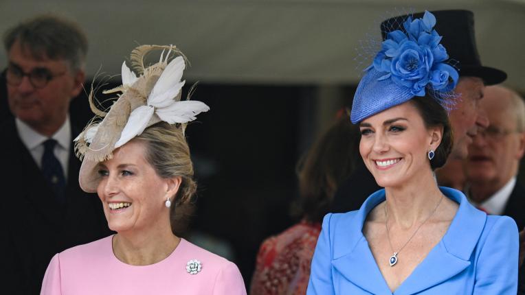  Кейт Мидълтън очарова в синьо за Ордена на жартиерата 