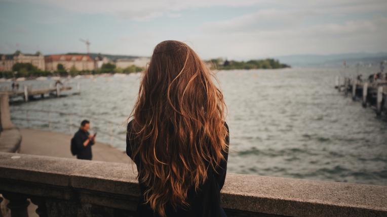  Плажни къдрици: 6 лесни техники 