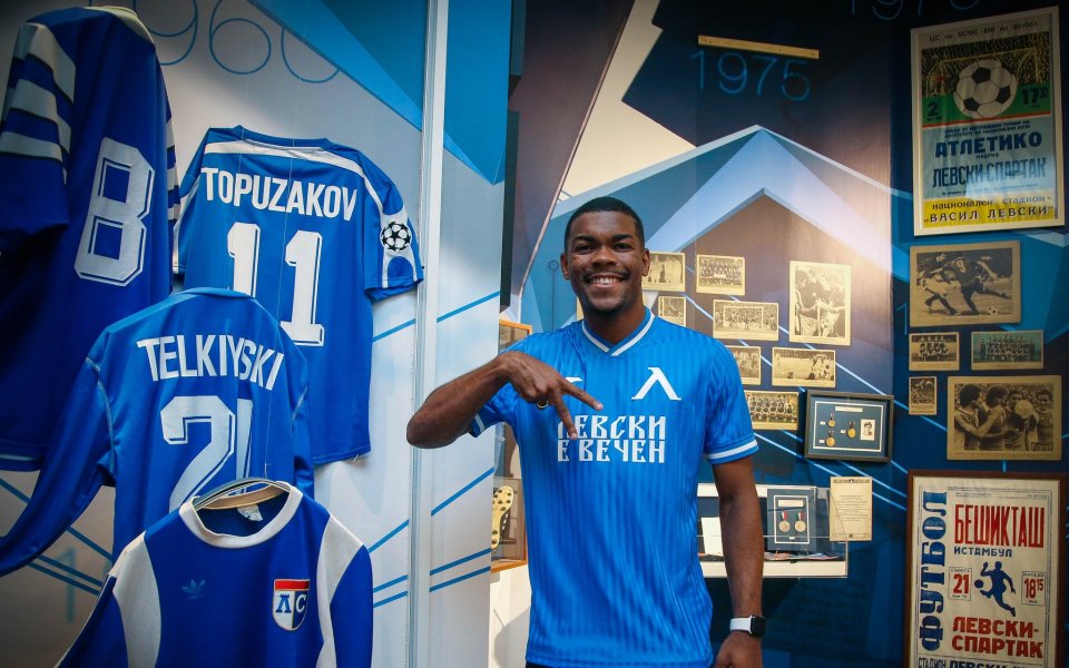 Левски подписа с Роналдо