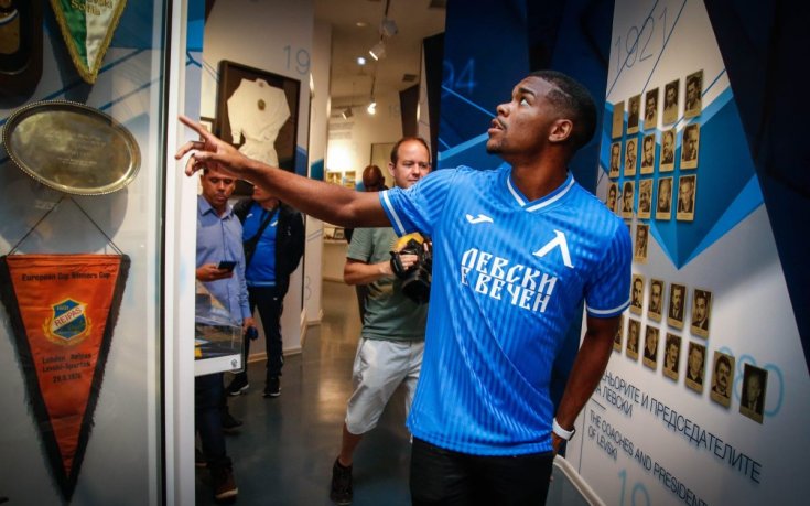 Palms Bet преведе първи транш от 205 000 лв. на Левски за Роналдо