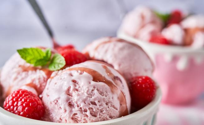 Неустоим летен десерт: Мелба с домашен сладолед