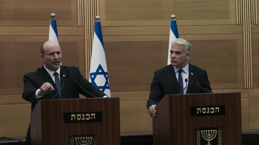 Премиерът на Израел Нафтали Бенет и външният министър Яир Лапид