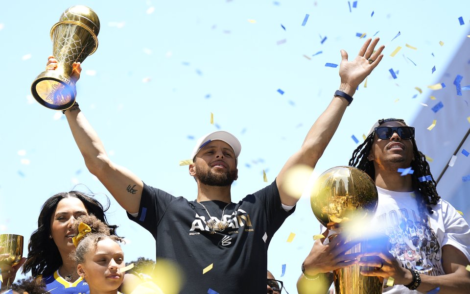 Десетки хиляди привърженици се изсипаха по улиците на Сан Франциско,