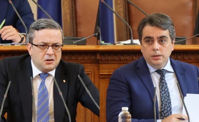 Остри реплики между Асен Василев и Тома Биков по време на дебата за вота на недоверие