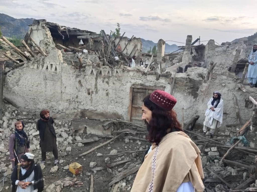 Над 11 000 души са пострадали от поредицата земетресения в