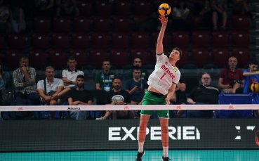 Българският волейболен национал Денис Карягин дебютира за новия си отбор