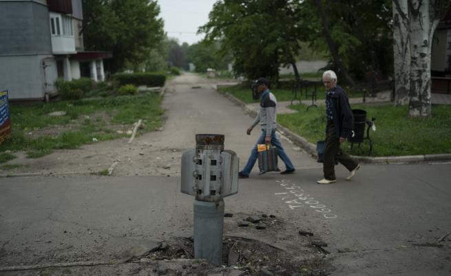 Украйна отрича Лисичанск да е напълно обкръжен