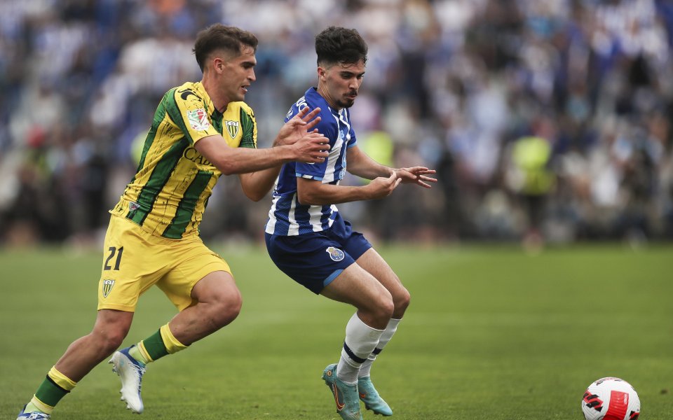 Френският шампион Пари Сен Жермен е направил оферта за халфа