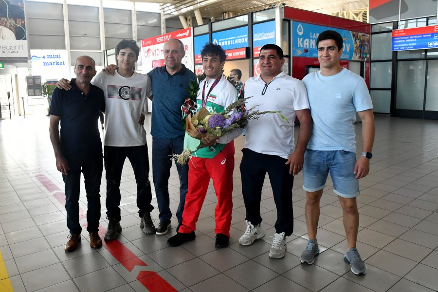 Едмонд Назарян се завърна в България след спечелването на европейската1
