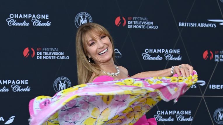  Джейн Сиймур е елегантна в розово за откриването на Телевизионния фестивал в Монте Карло 