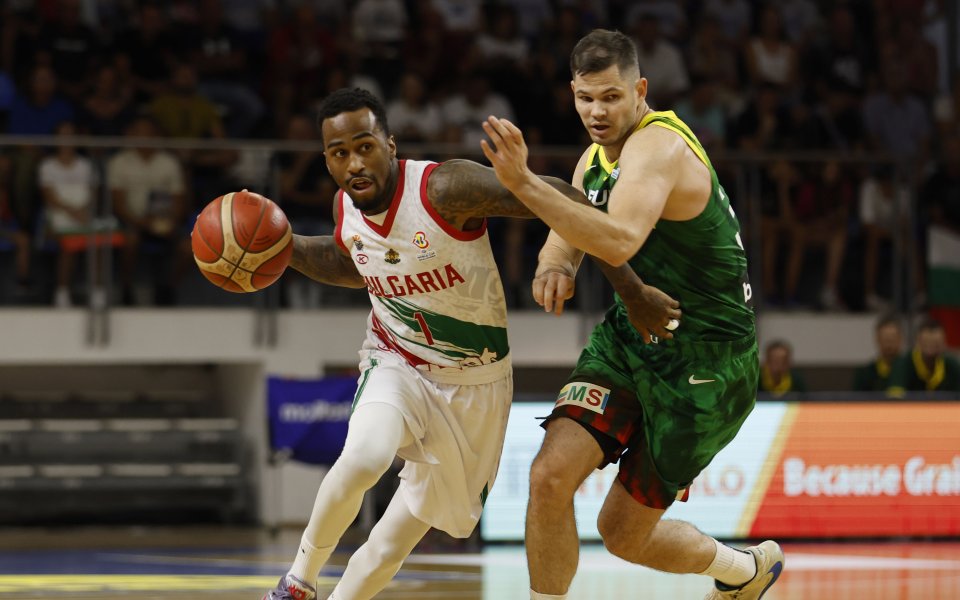 Националният отбор на България по баскетбол играе срещутима на Литва
