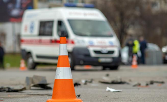 Челен сблъсък на Подбалканския път, трима са ранени
