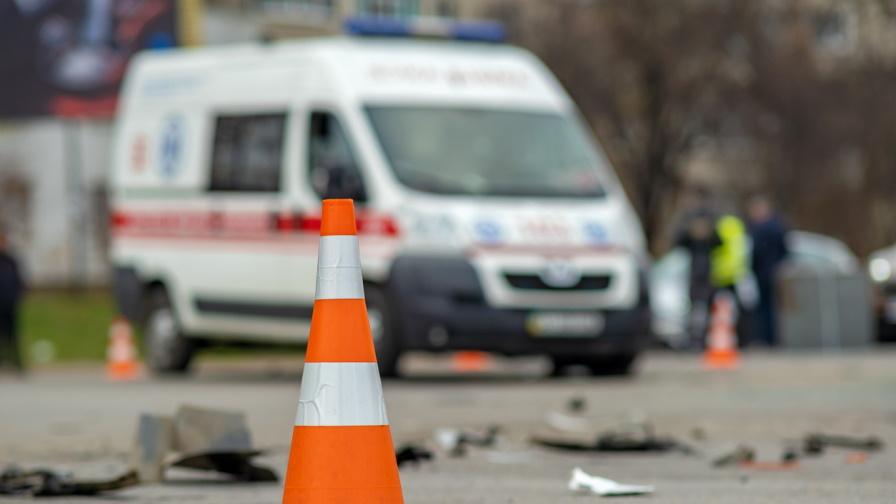 Автобус, превозващ работници, катастрофира в Бургас