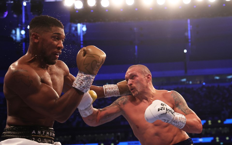 Антъни Джошуа обяви, че е освободил треньора Роб МакКракен и