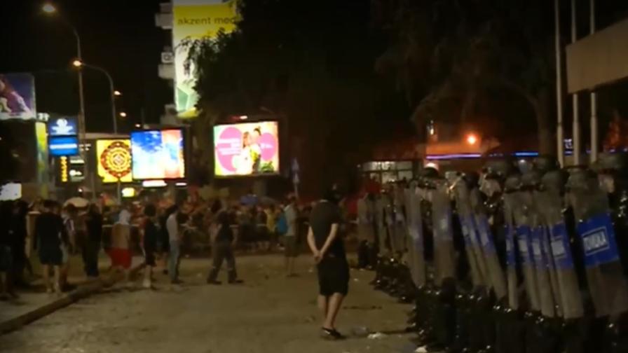 Напрежение в четвъртия ден на протестите в Скопие