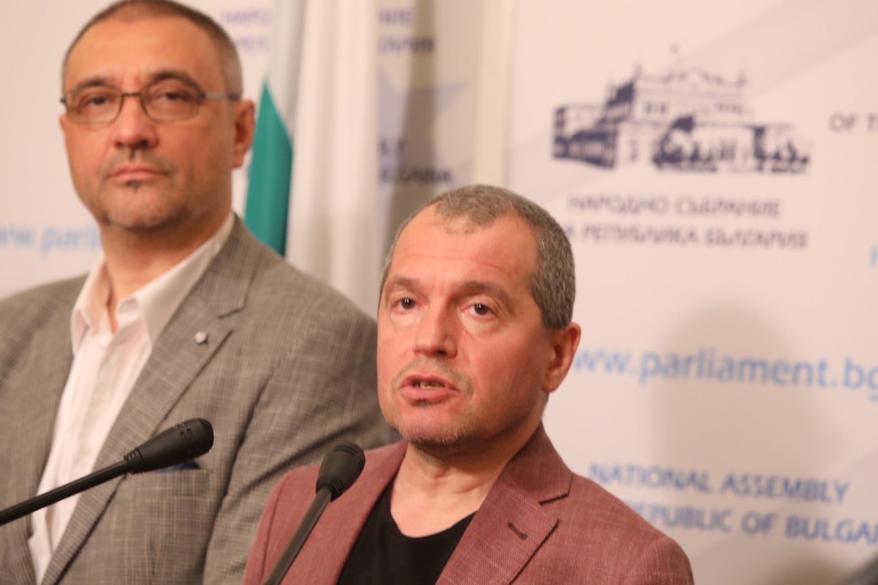 <p>Депутатите приключиха работа след два неуспешни опита за събиране на кворум в пленарната зала</p>