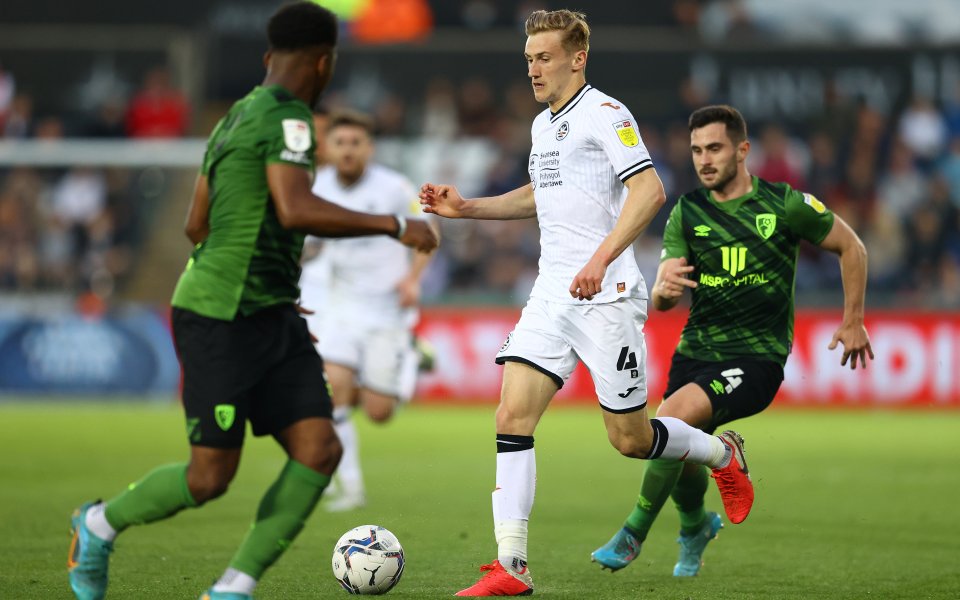 Уест Хем привлече халфа Флин Даунс от Суонзи. "Чуковете" платиха